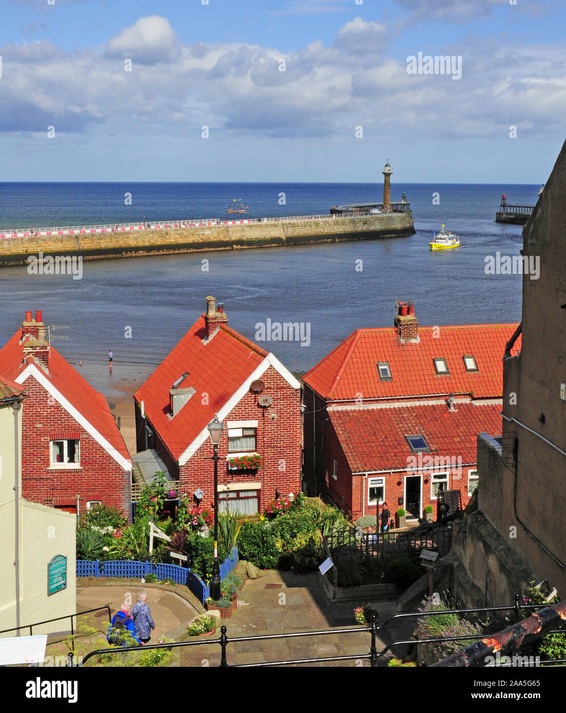 La vista dalla parte su Chiesa passi, Whitby. Foto Stock