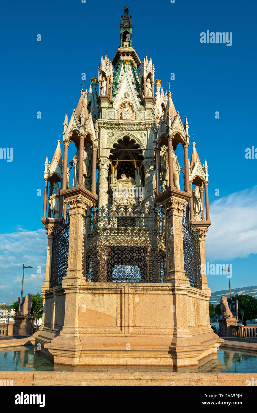 La Svizzera di Ginevra, Quai du Mont-Blanc, monumento Brunswick, costruito 1879 per commemorare Carlo II, duca di Brunswick, 1804-1873 Foto Stock