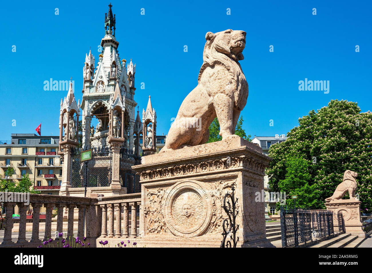 La Svizzera di Ginevra, Quai du Mont-Blanc, monumento Brunswick, costruito 1879 per commemorare Carlo II, duca di Brunswick, 1804-1873 Foto Stock