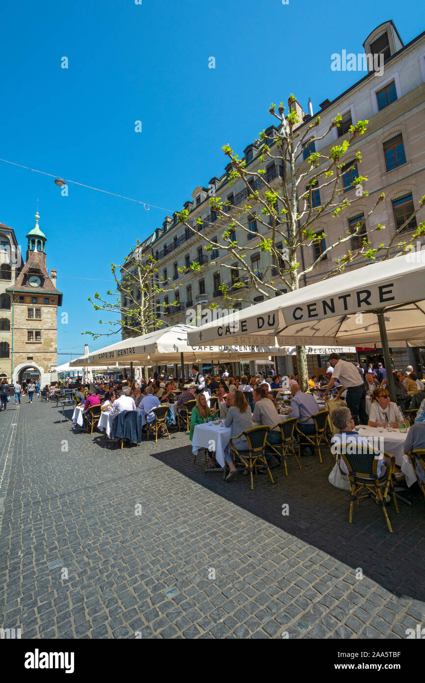 La Svizzera di Ginevra, Place du Molard, caffetteria, ristorante, Molard torre costruito 1591 Foto Stock