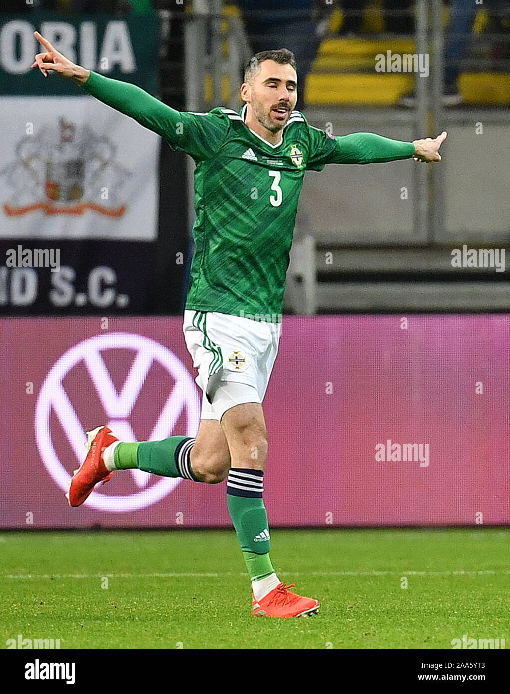 Francoforte, Germania. Xix Nov, 2019. Michael Smith dell Irlanda del Nord celebra dopo rigature durante UEFA EURO 2020 gruppo C match di qualificazione tra Germania e Irlanda del Nord a Francoforte in Germania, nov. 19, 2019. Credito: Ulrich Hufnagel/Xinhua/Alamy Live News Foto Stock