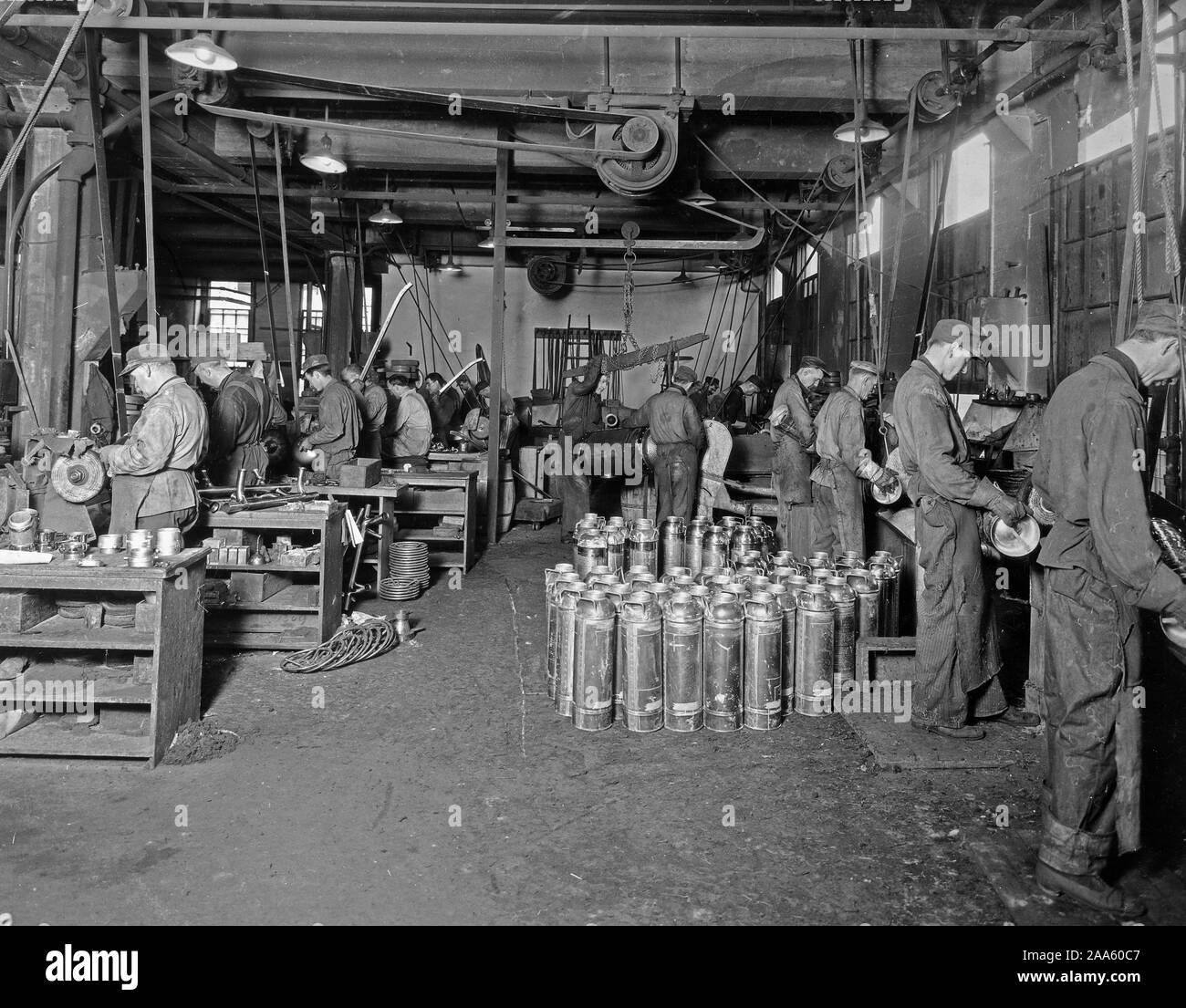 La lucidatura estinta in impianti di American La France motore Fire Co., Elmira, New York ca. 1918 Foto Stock