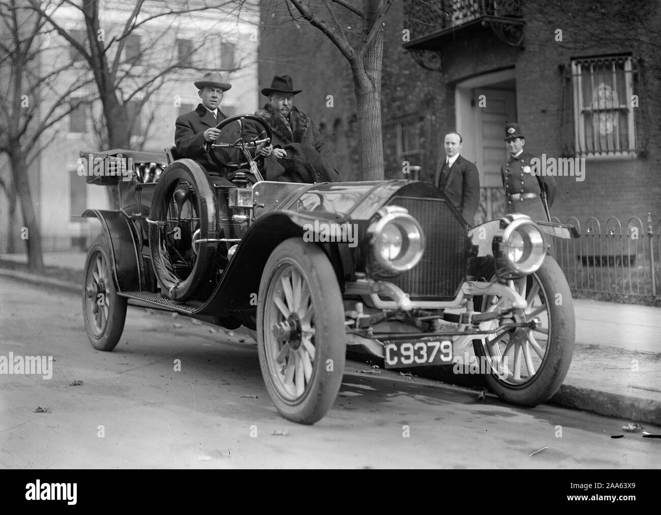 Theodore Roosevelt di equitazione in un auto ca. 1914-1918 Foto Stock