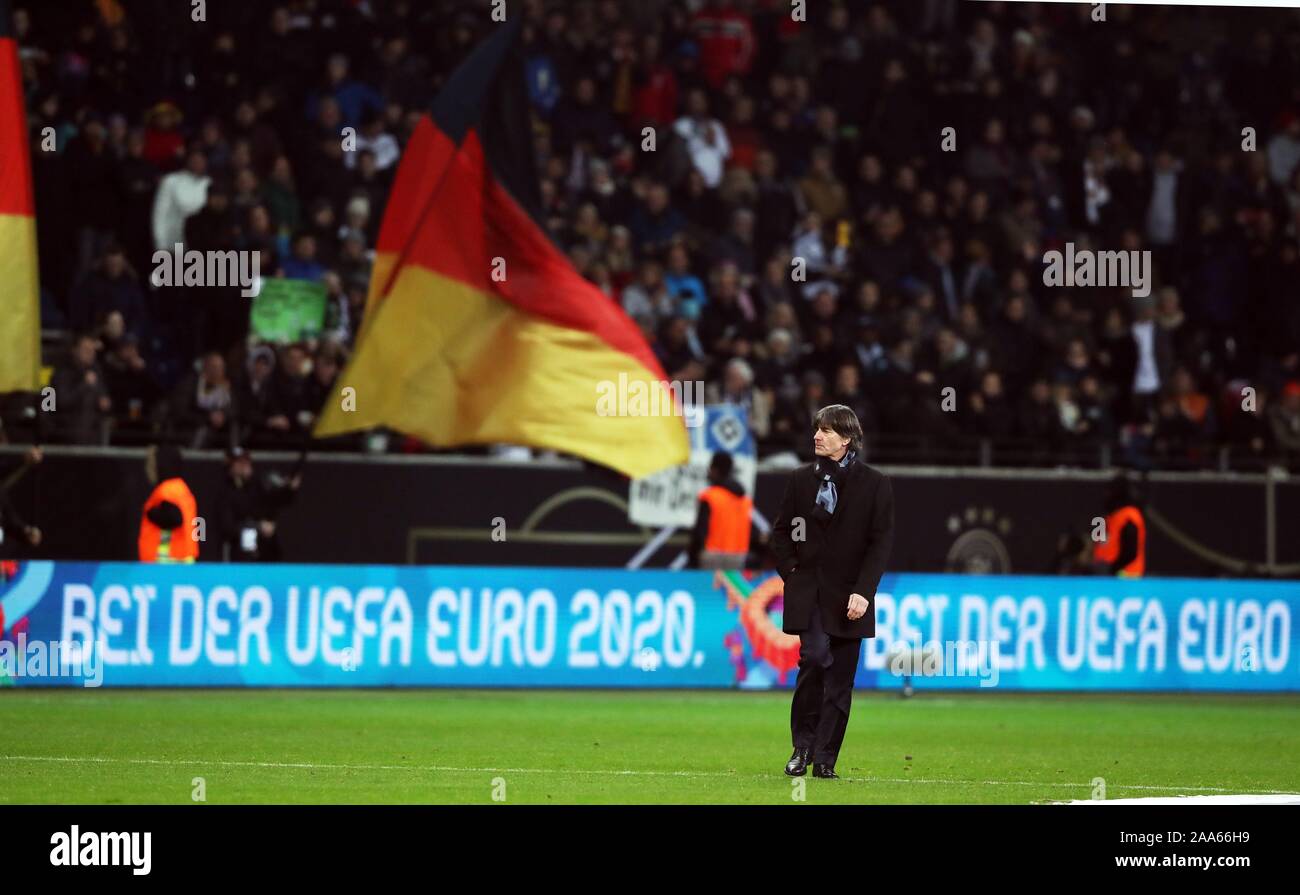 Francoforte, Deutschland. Xix Nov, 2019. firo: 19.11.2019, football, calcio, nazionale Team Germany, UEFA, qualificazioni del Campionato Europeo 2020, qualificazioni europee 2020, qualificatore europea, GER, Germania - NIR, Irlanda del Nord 6: 1 GER Bundescoach, pullman, autobus, Jogi Joachim bassa, Loew, all'UEFA Euro 2020, pista, bandiera | Utilizzo di credito in tutto il mondo: dpa/Alamy Live News Foto Stock