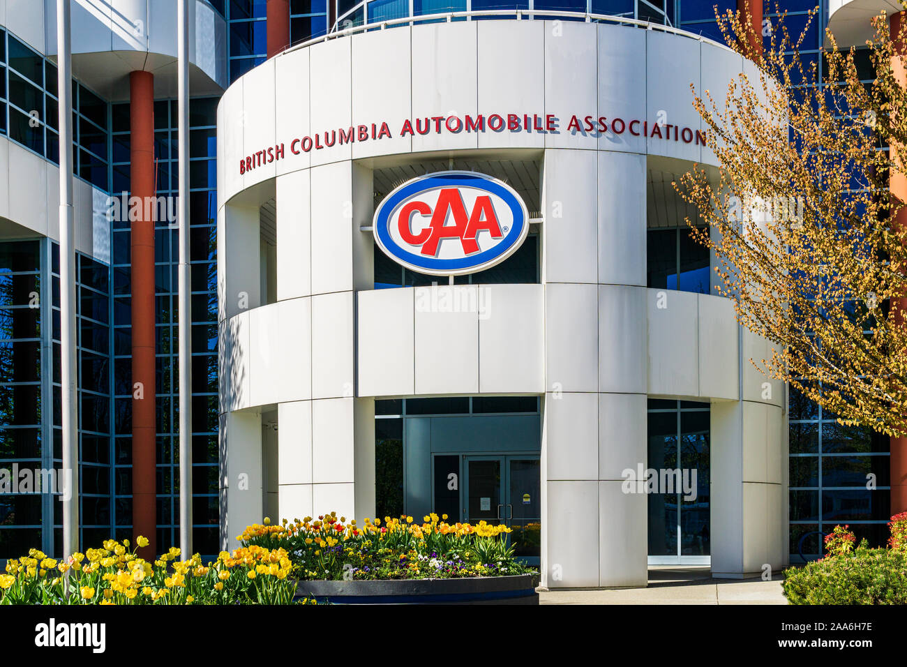 BURNABY, British Columbia, Canada - 12 Aprile 2019: BCAA British Columbia Automobile Association edificio ingresso. Foto Stock