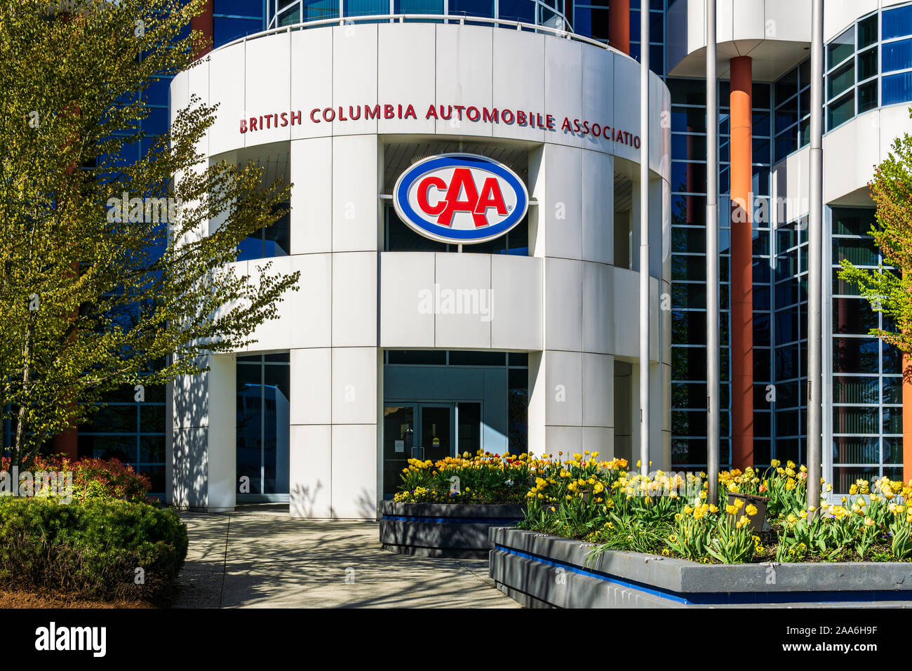 BURNABY, British Columbia, Canada - 12 Aprile 2019: BCAA British Columbia Automobile Association edificio ingresso. Foto Stock