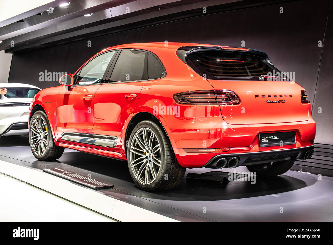 Stoccarda, Germania, Sep 2019 Porsche Macan GTS 2015 a Stoccarda Porsche Museum, a cinque porte lusso crossover utility vehicle CUV prodotta da Porsche Foto Stock