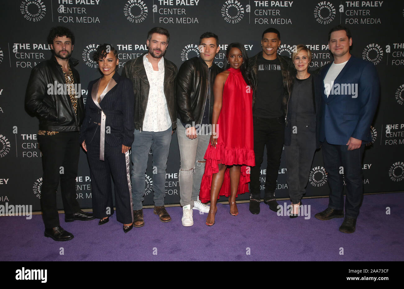BEVERLY HILLS, CA - 19 novembre: Jack Falahee, Amirah Vann, Charlie Weber, Conrad Ricamora, Aja Naomi Re, Roma Flynn, Liza Weil, Matt McGorry, al Paley Center celebra il finale di stagione di " Come arrivare lontano con l' omicidio' presso il Paley Centre for Media di Beverly Hills, la California il 19 novembre 2019. Credit Faye Sadou/MediaPunch Foto Stock