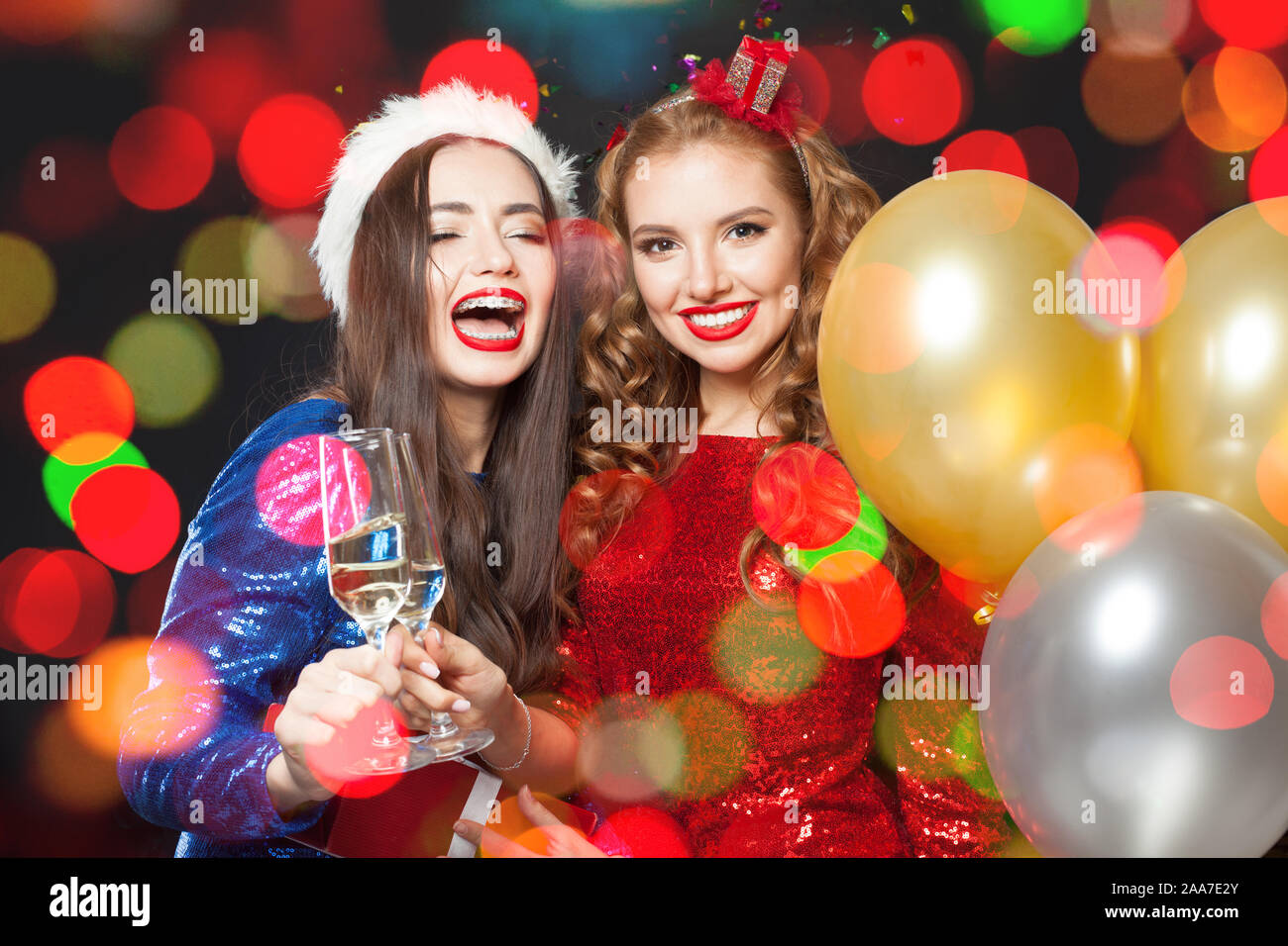 Donne natale su abstract bokeh glitter sparkle parte sullo sfondo Foto Stock