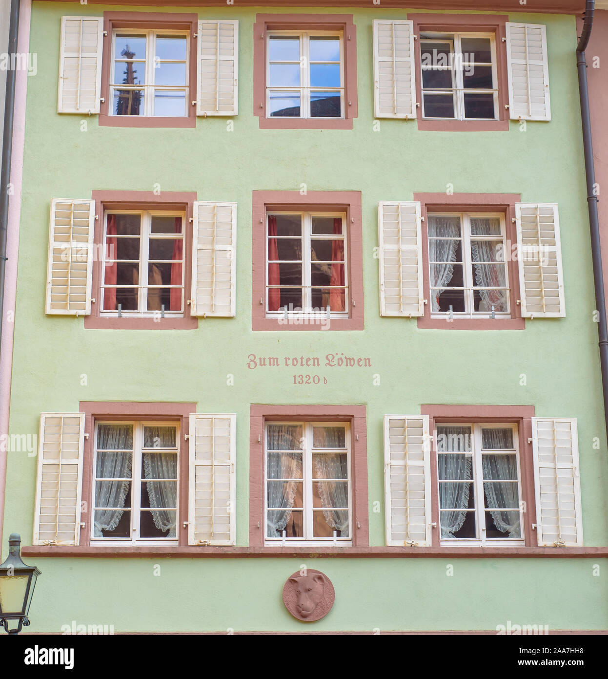 Freiburg im Breisgau, Germania, vista del Martin's Gate Foto Stock