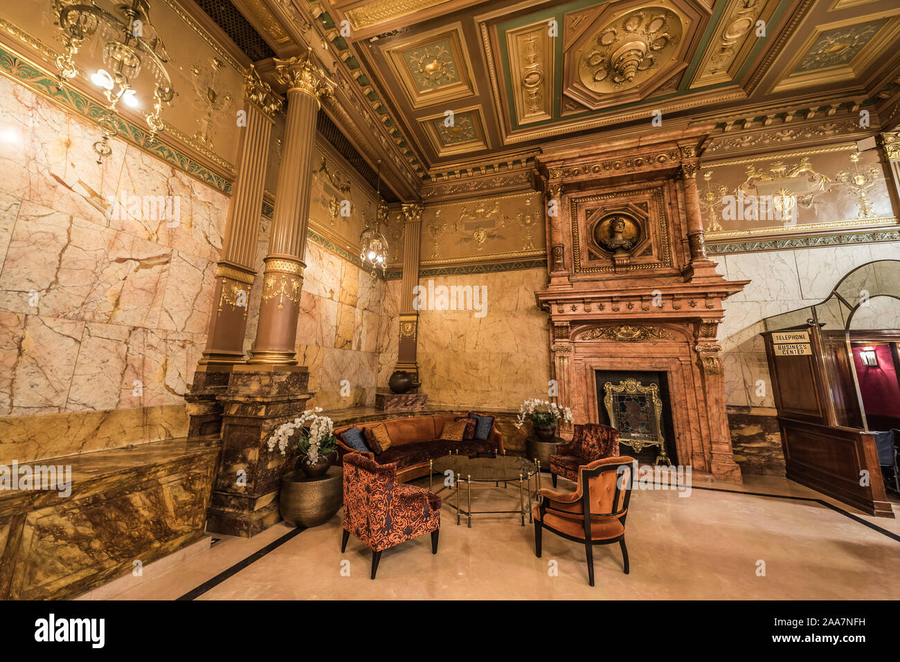 Bruxelles Città Vecchia / Belgio - 07 18 2018: decorato interno della lobby salone di Le Metropole, un albergo di lusso a 5 stelle Foto Stock