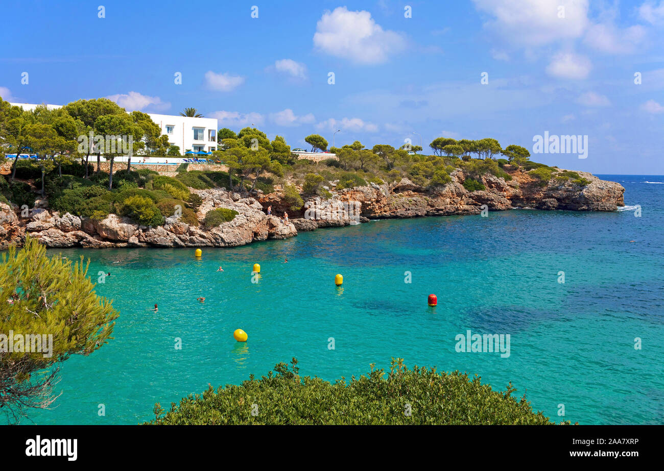 Cala Esmeralda, balneazione idilliaca baia di Cala D'Or, Maiorca, isole Baleari, Spagna Foto Stock