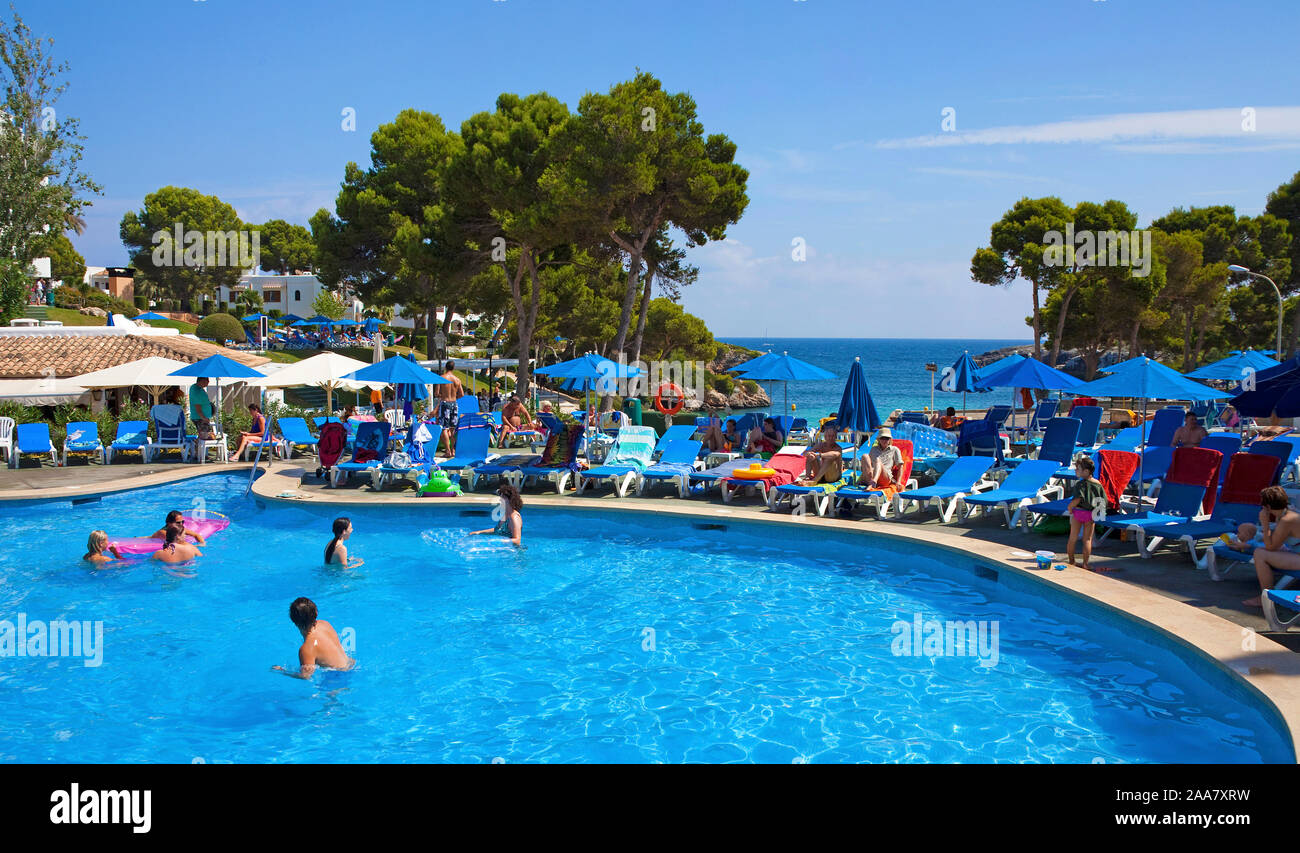 La piscina dell'hotel Inturotel, Cala Esmeralda, Cala D'Or, Maiorca, isole Baleari, Spagna Foto Stock