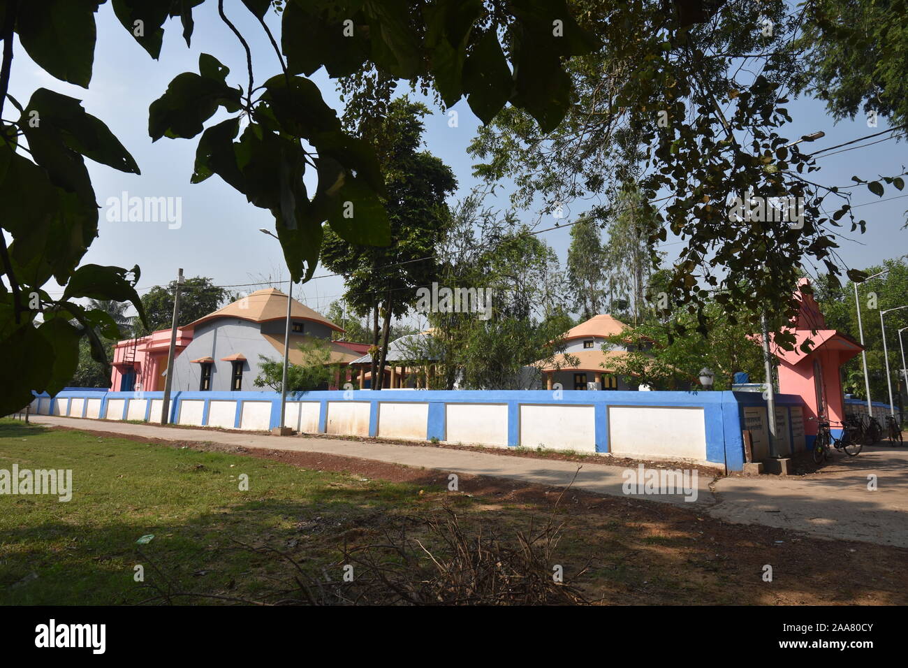 Vidyasagar Smriti Mandir complesso. Il luogo di nascita di Ishwar Chandra Vidyasagar. Villaggio Birsingha, West Midnapore, Bengala occidentale. India. Foto Stock