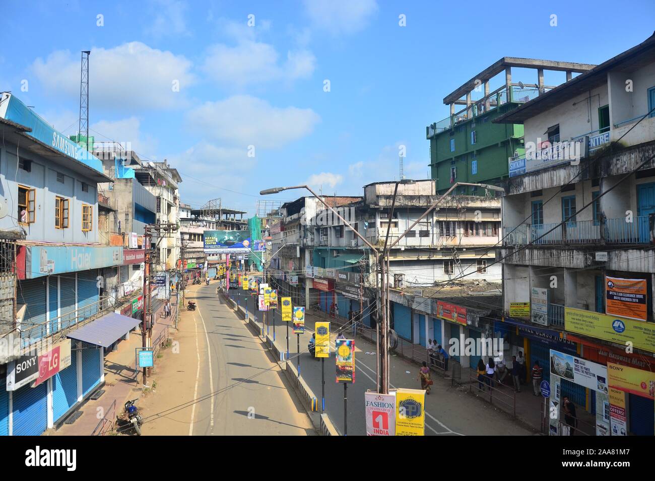 Dimapur, India. Xx Nov, 2019. Vista di una strada deserta durante 18 ore sate arresto ampia contro la cittadinanza Amendment Bill 2016 in Dimapur, India nord orientale di stato del Nagaland. Credito: Caisii Mao/Alamy Live News Foto Stock