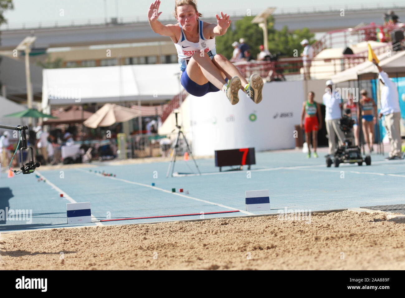 Martina Barbiere salti in T20 Salto in lungo Finale al WPA mondiali di atletica in Dubai Emirati Arabi Uniti CREDIT: BEN BOOTH Foto Stock