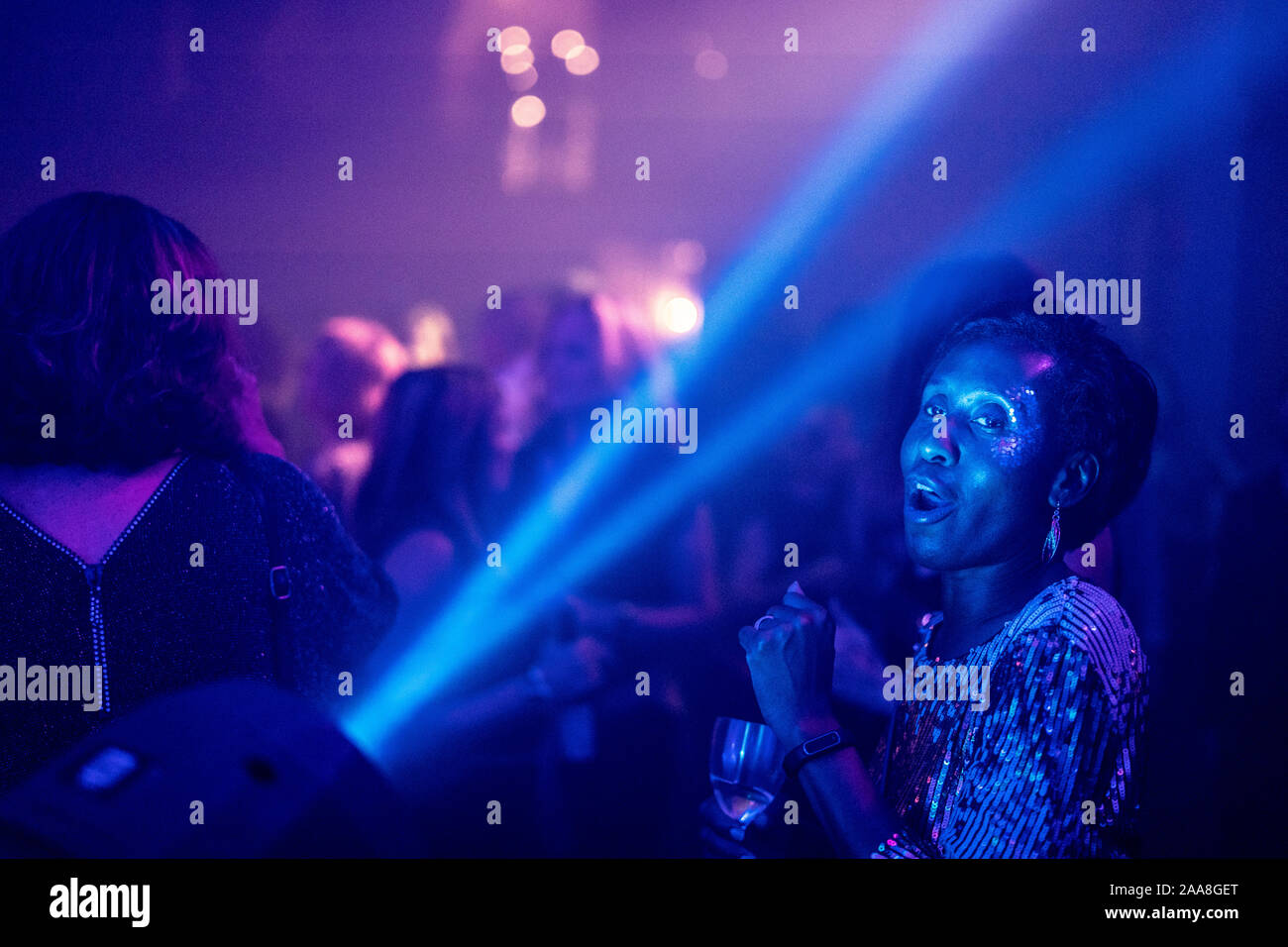 Frequentatori di partito al perso in discoteca la notte a Bush Hall di Londra. Foto Data: Sabato 12 Ottobre, 2019. Foto: Roger Garfield/Alamy Foto Stock