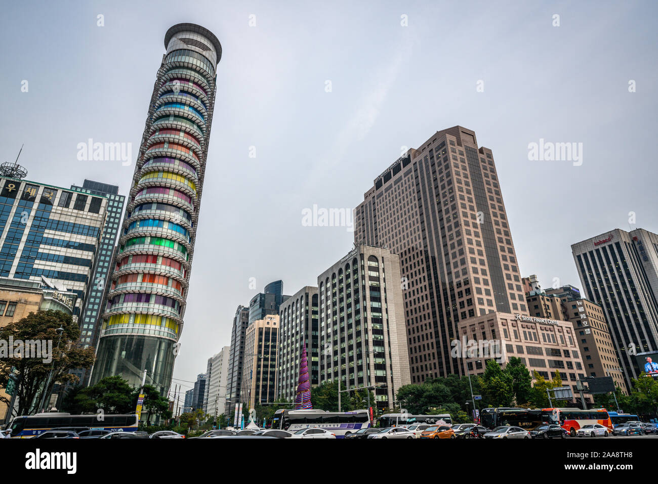 Seoul COREA , 25 settembre 2019 : Seoul Città centro di visualizzare con colorati edifici per uffici compresi la Seoul Finance Centre in Corea del Sud Foto Stock