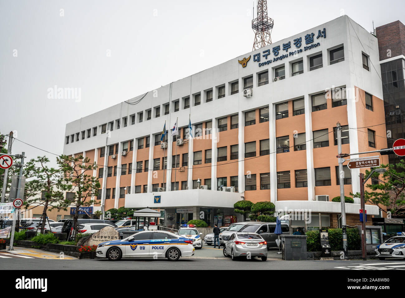 Daegu Corea , 1 ottobre 2019 : Daegu Jungbu stazione di polizia e di polizia coreana auto della polizia nazionale agenzia aka NPA in Corea del Sud Foto Stock