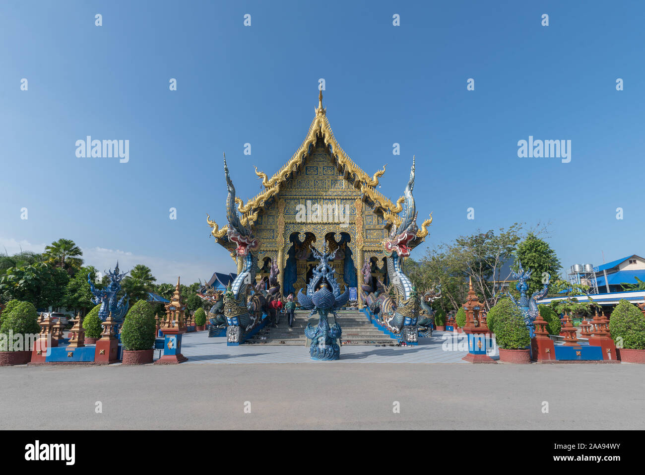 Wat Rong Suea dieci, il famoso tempio azzurro in Chiang Rai Foto Stock