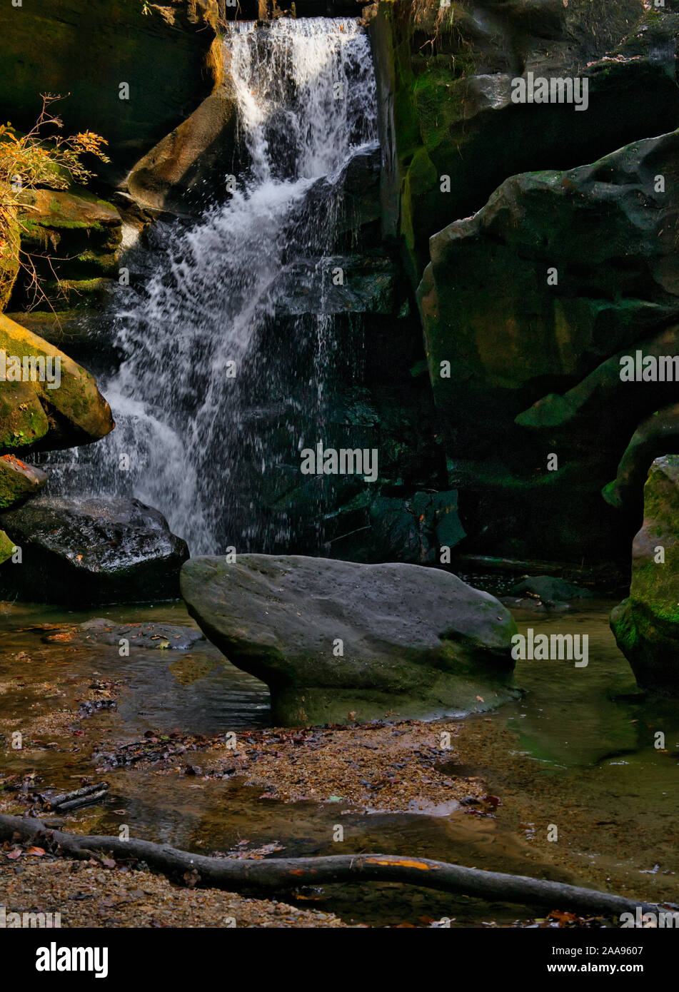 Rainbow Falls a Dismals Canyon in Alabama, è la prima cosa che si vede quando si immette il canyon. Foto Stock