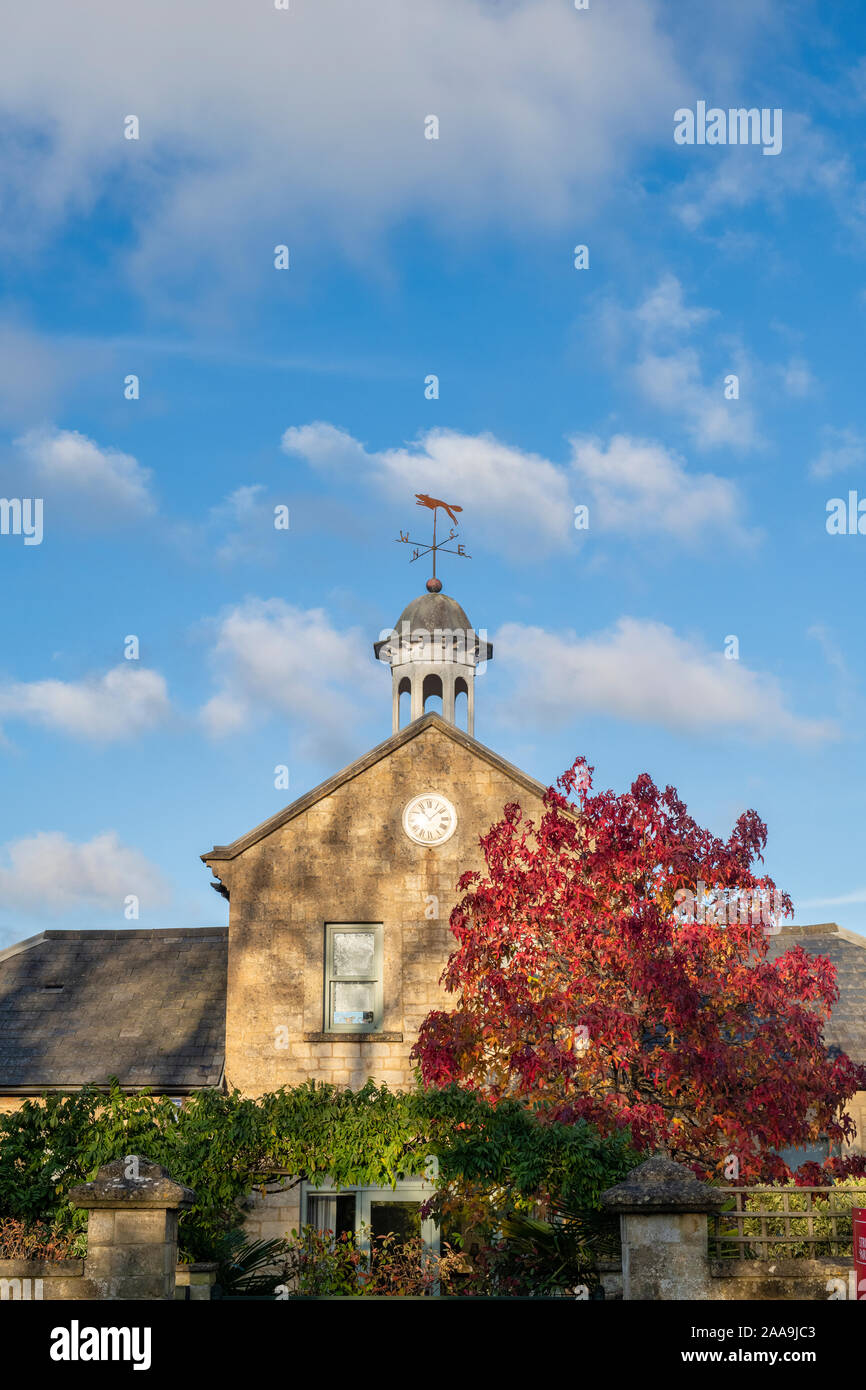 La casa torre in autunno, Cotswolds, Kitebrook, Little Compton, Moreton-in-Marsh, nel Gloucestershire. Regno Unito Foto Stock