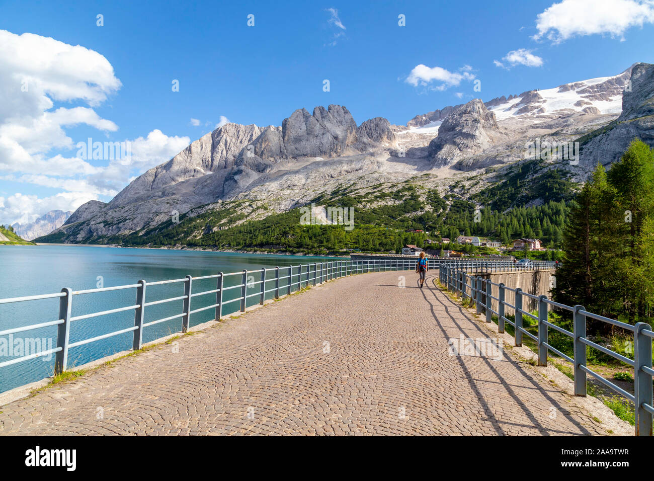 Il Lago Fedaia è un lago in Trentino e la provincia di Belluno, Italia. Foto Stock