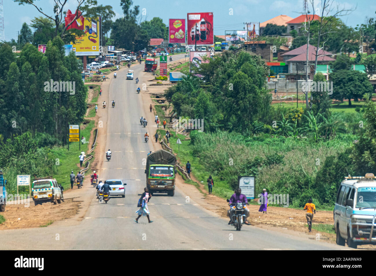 La strada per Iganga, Jinja, Regione orientale dell'Uganda Foto Stock