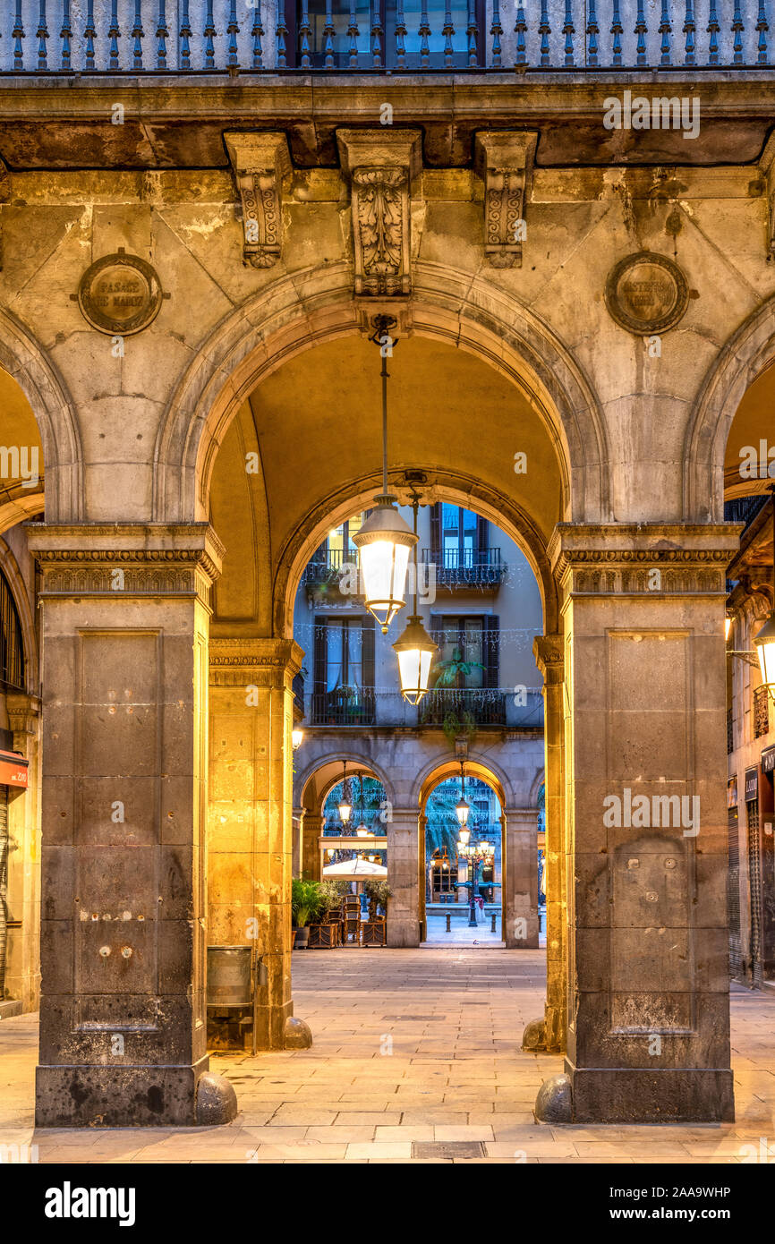 Plaza Real square, il quartiere Gotico di Barcellona, in Catalogna, Spagna Foto Stock