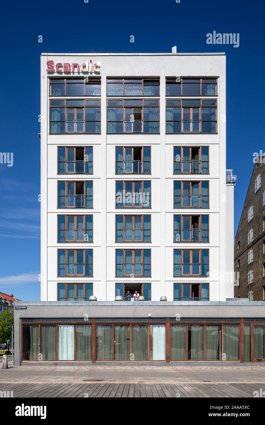 Scandic Front Hotel (ex Hotel Codan), progettato da Harald Petersen, Ole Buhl e Ole Falkentorp, completato 1950; Sankt Annae Plads, Copenaghen Foto Stock