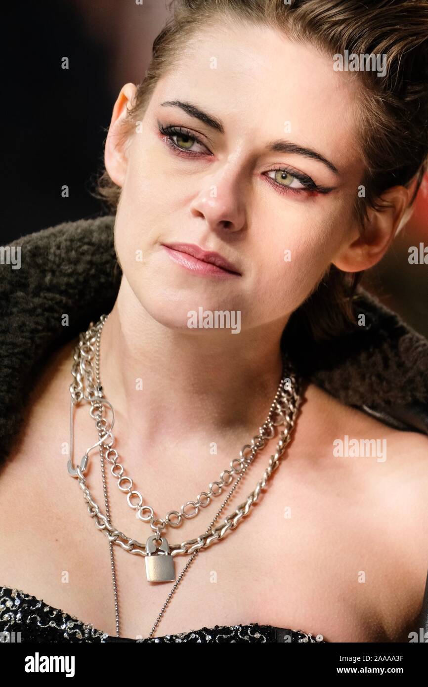 Londra, Regno Unito. Mercoledì 9 Novembre 20, 2019. Kristen Stewart pone al Charlie's Angels UK Premiere Mercoledì 20 Novembre 2019 al Curzon, Mayfair, Londra. . Foto di Julie Edwards/Alamy Live News Foto Stock