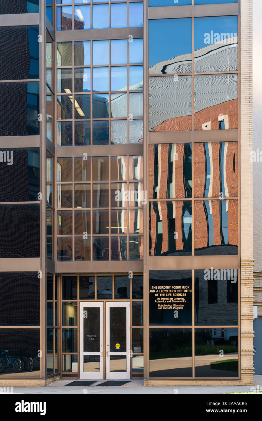 UNIVERSITY PARK, PA/STATI UNITI D'America - 28 settembre 2019: Dorothy Foehr Huck e J. Lloyd Huck gli istituti di scienze della vita edili sul campus di Penn Stat Foto Stock