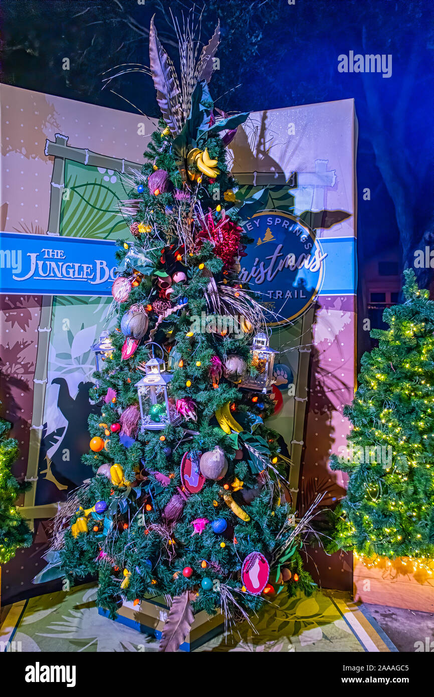 Il Libro della Giungla a tema albero di Natale sul Disney albero di Natale  trail Foto stock - Alamy