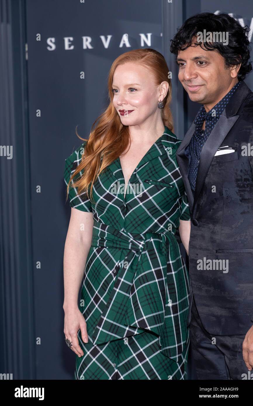 Brooklyn, NY, Stati Uniti d'America - 19 Novembre 2019: Lauren Ambrose e M. Knight Shyamalan partecipare Apple TV+ premiere di "servo" a BAM Howard Gilman Opera Ho Foto Stock