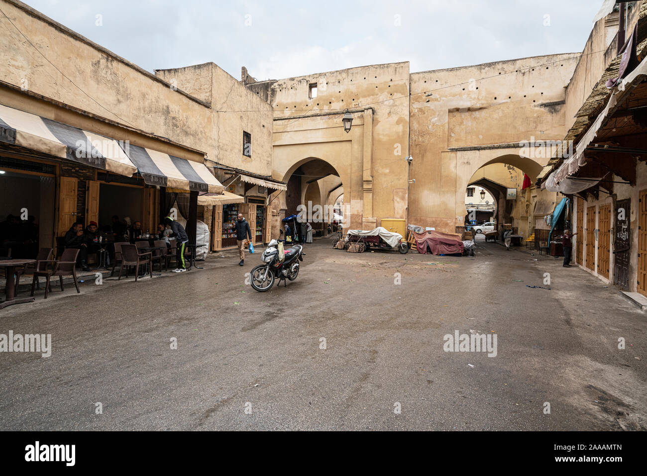 Fez, in Marocco. Il 9 novembre 2019. Una mattina in vista della Medina Semmarin City Gate Foto Stock