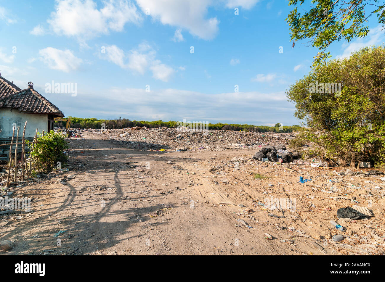 Discarica di rifiuti a Nusa Lembongan, Bali, Indonesia Foto Stock