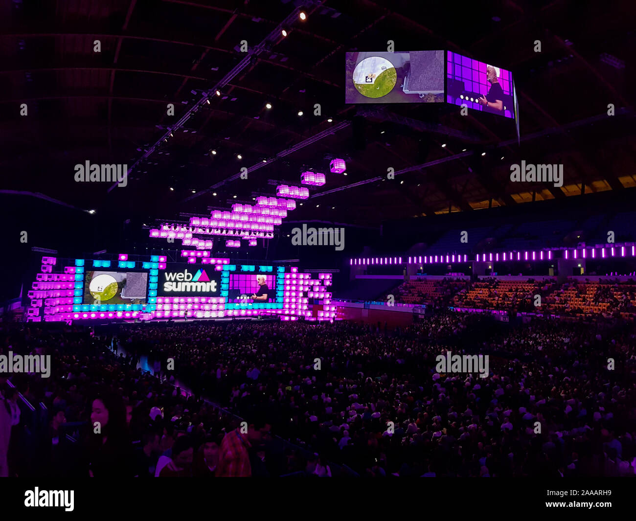 Lisbona, Portogallo - 6 November, 2019: Werner Vogels (Chief Technology Officer presso Amazon) parla al vertice di Web center stage Foto Stock