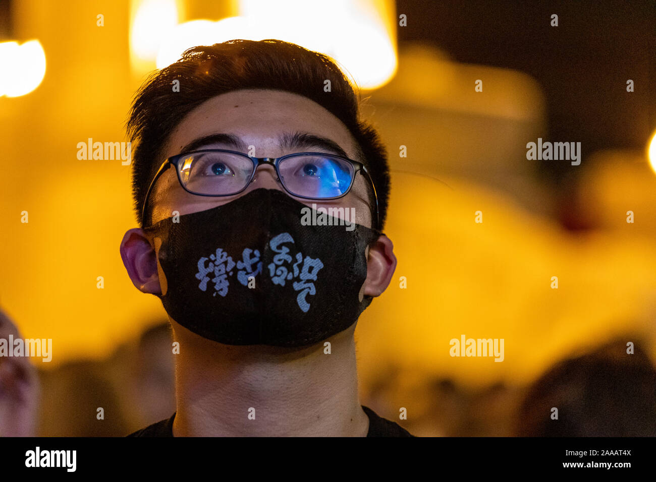 Il 17 novembre 2019 migliaia dei Taiwanesi che frequentano un concerto a sostegno di Hong Kong democrazia pro/libertà dimostranti presso Piazza Liberty in Taipei. Un certo numero di famosi Taiwanese pop star ha suonato presso l'evento Foto Stock