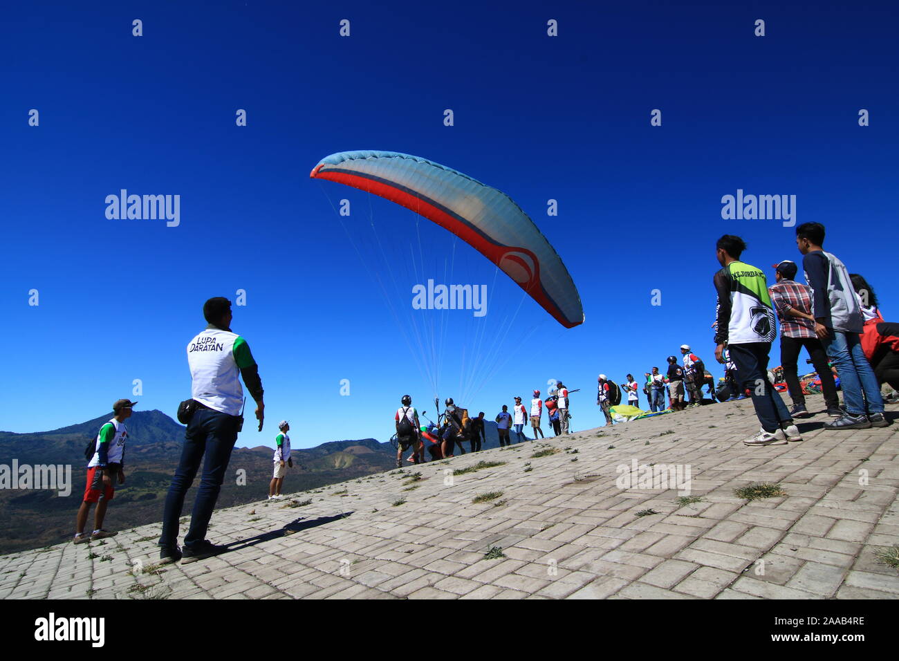 In Paralayang Megasari Hill, Cratere Ijen Plateau, East Java, Indonesia Foto Stock