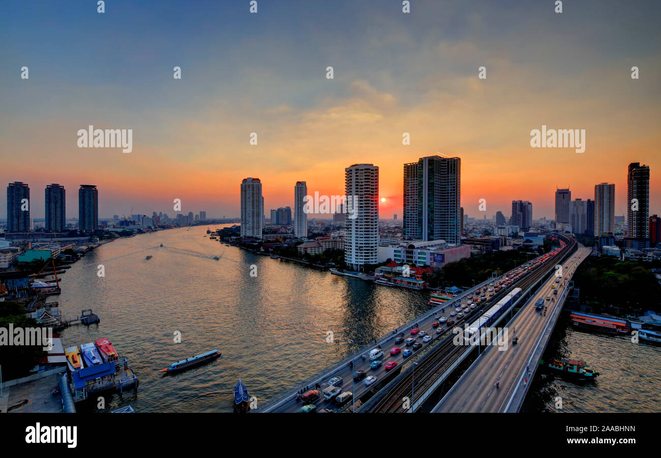 Bangkok River Skyline Sunse Foto Stock