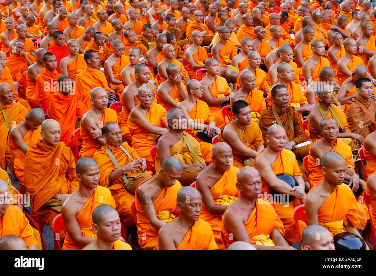 Bangkok Ratchaprasong, Massa Alms dando cerimonia (12600 monaci) Foto Stock
