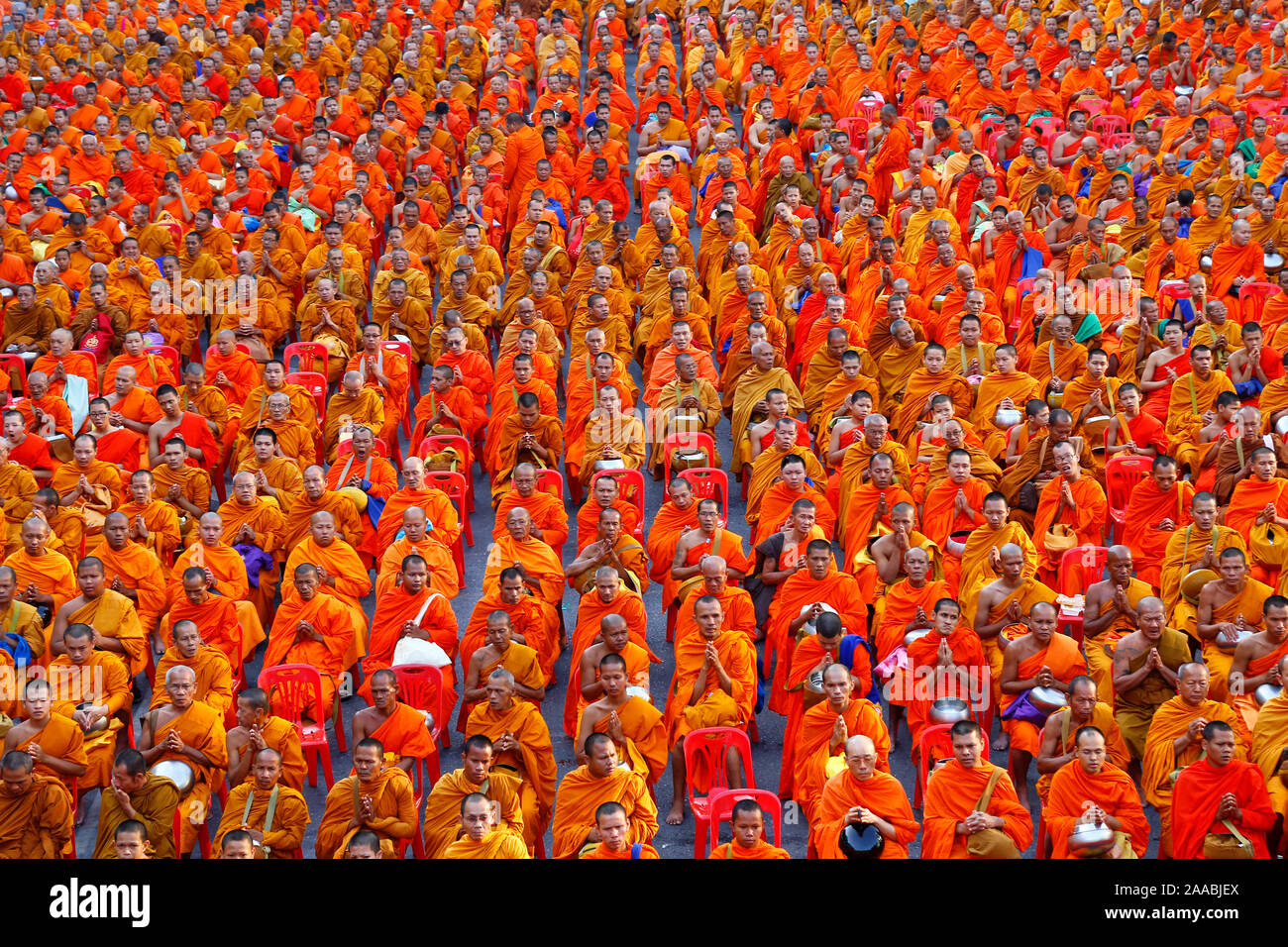 Bangkok Ratchaprasong, Massa Alms dando cerimonia (12600 monaci) Foto Stock
