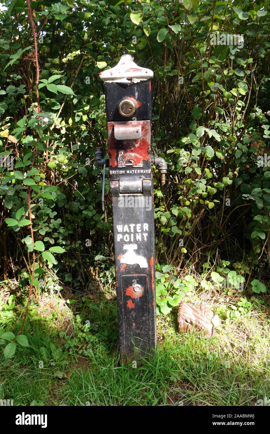 Punto di acqua sul Brecon e Monmouthshire Canal, west calder on Usk, Powys, South Wales, Regno Unito Foto Stock