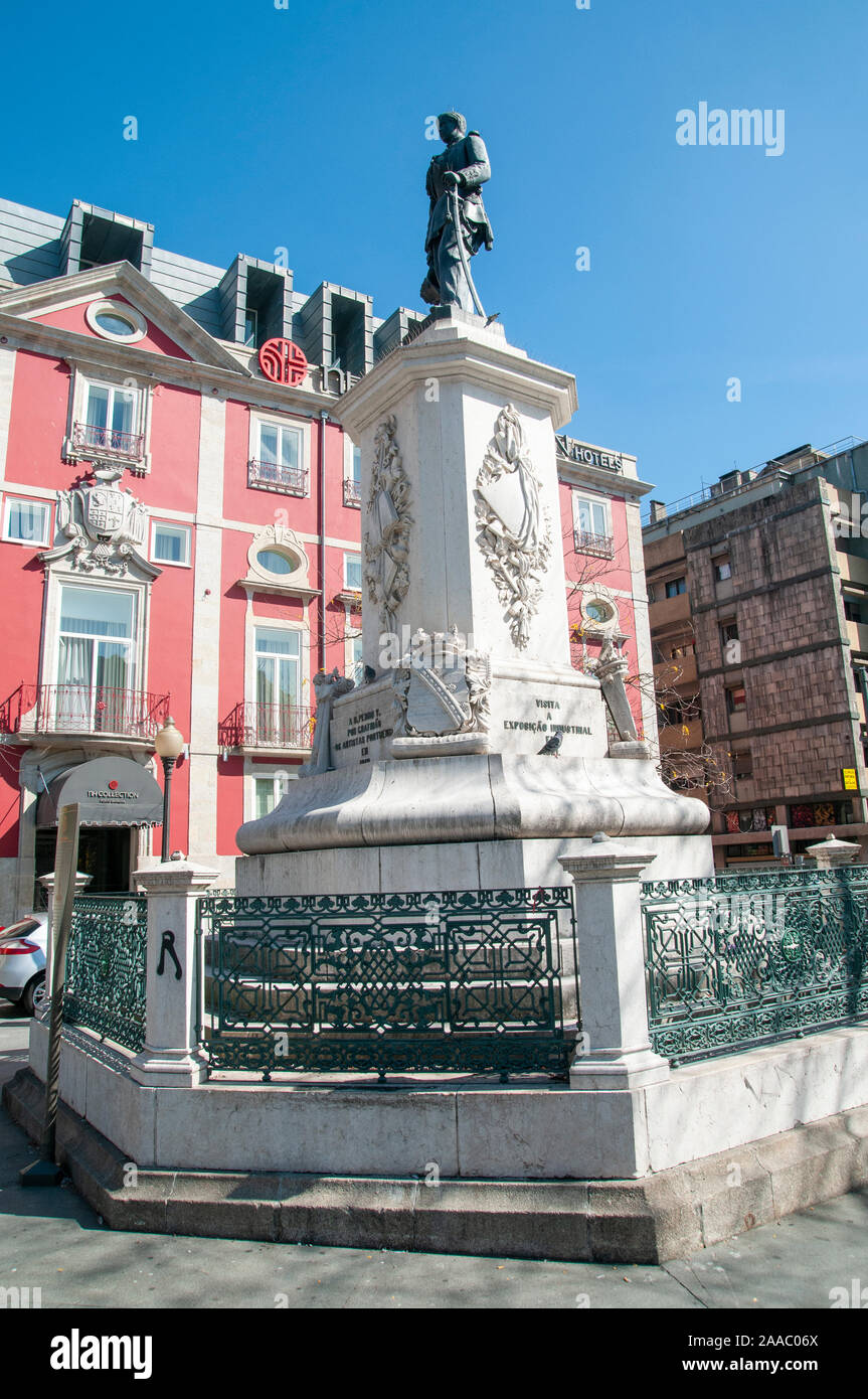 Statua di re Pedro V del Portogallo a Batalha Square (Praca da Batalha) in sé la parrocchia civile di Porto, Portogallo Foto Stock
