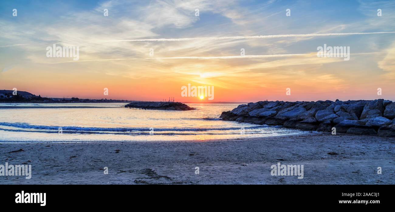 Bellissima alba su Larnaca, Cipro Foto Stock