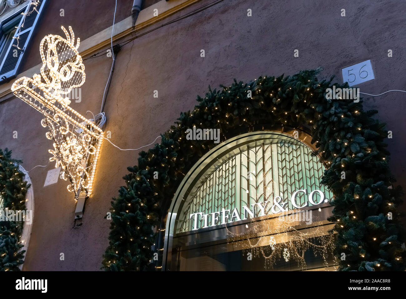 Negozio Tiffany & Co. In Via condotti Roma, porta del negozio. Boutique di  moda. Shopping di lusso. Roma Natale. Italia, Europa, UE Foto stock - Alamy