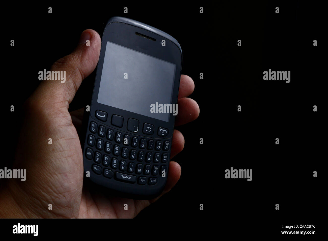 Foto del vecchio e utilizzato il telefono cellulare con tastiera qwerty  Foto stock - Alamy