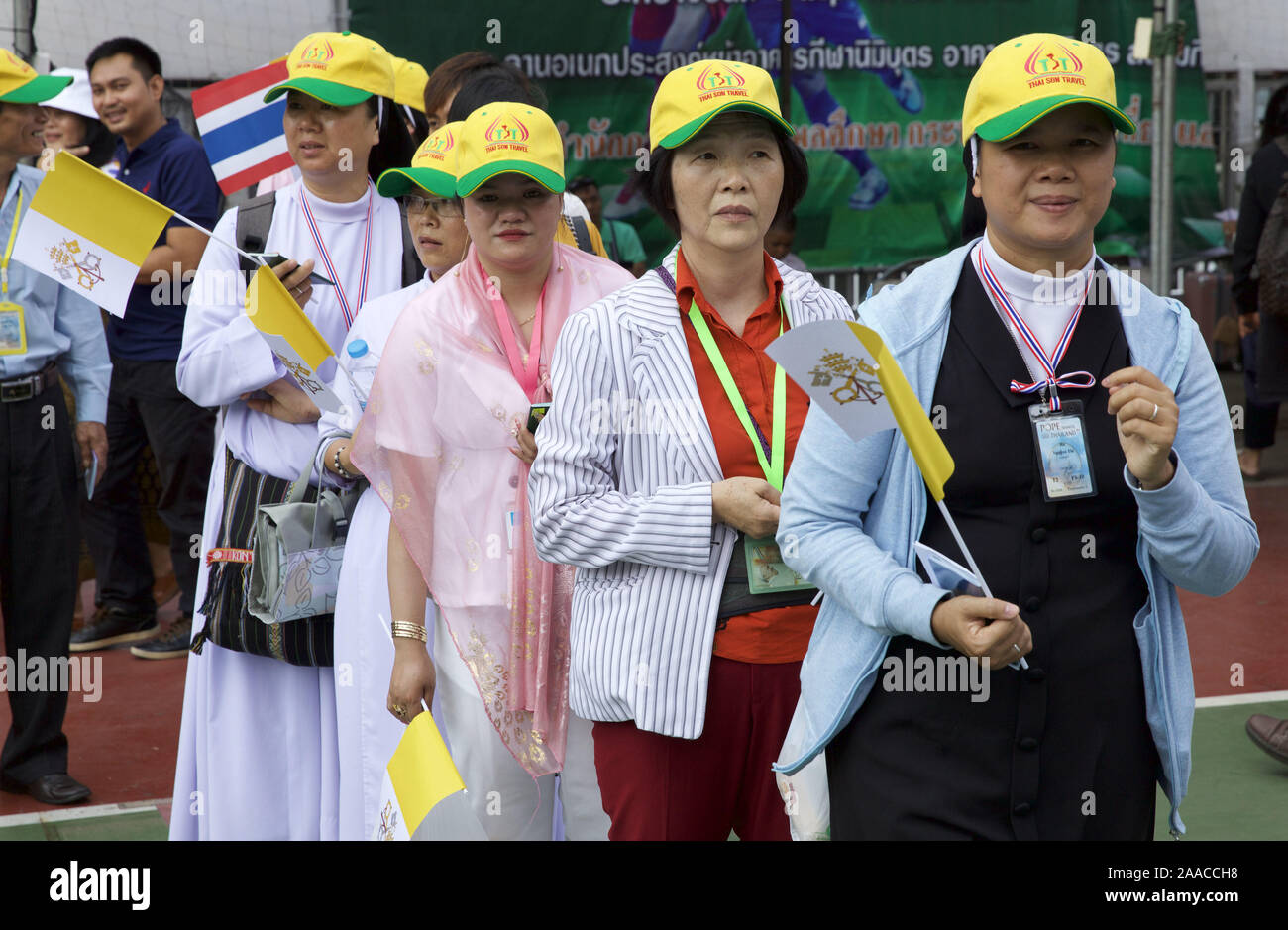 Bangkok, Tailandia. Xxi Nov, 2019. Migliaia di cattolici romani provenienti da tutto il sud-est asiatico si sono riuniti a Bangkok lo Stadio Nazionale di frequentare una massa dato dal Papa Francesco il 21 novembre 2019. Credito: James Colburn/ZUMA filo/Alamy Live News Foto Stock