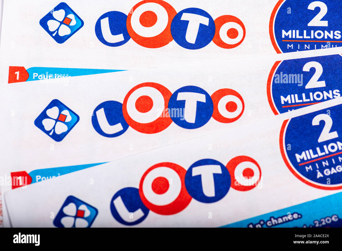Parigi, Francia - 21 Novembre 2019 : Primo piano francese di griglie di lotto, dalla società FDJ (La Francaise des Jeux) Foto Stock