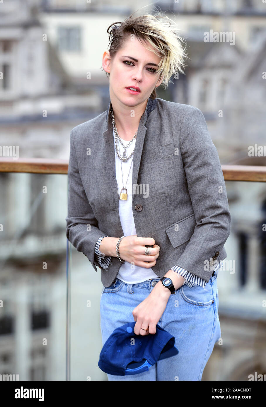 Kristen Stewart durante il Charlie's Angels Photocall al Corinthia Hotel di Londra. Foto Stock